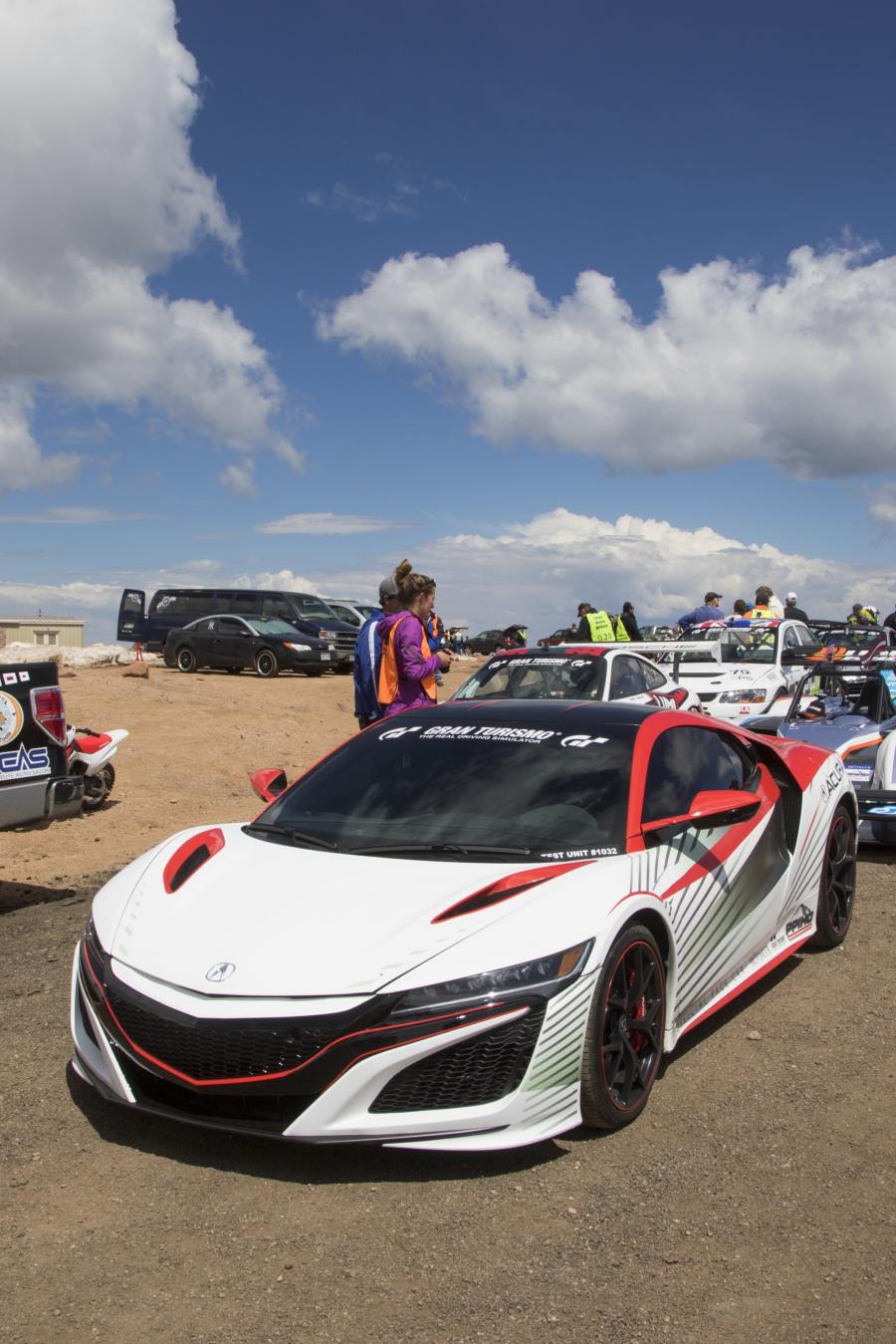  Acura NSX Pikes Peak Pace Car 2016 года  (фото 7 из 9)